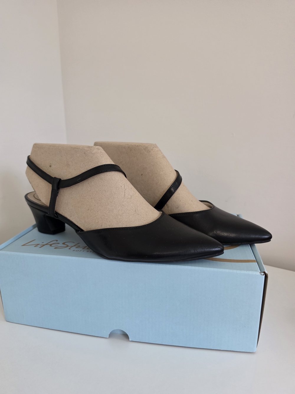 Lifestride Black Pointed Slingback Heels - Women's 10